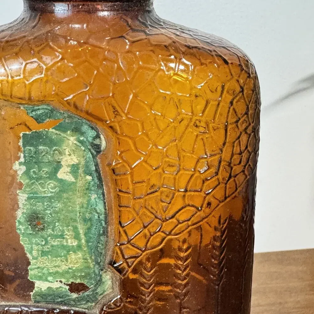 Vintage Old Cabin Still De Luxe Whiskey Amber Glass Bottle Canada Distillery